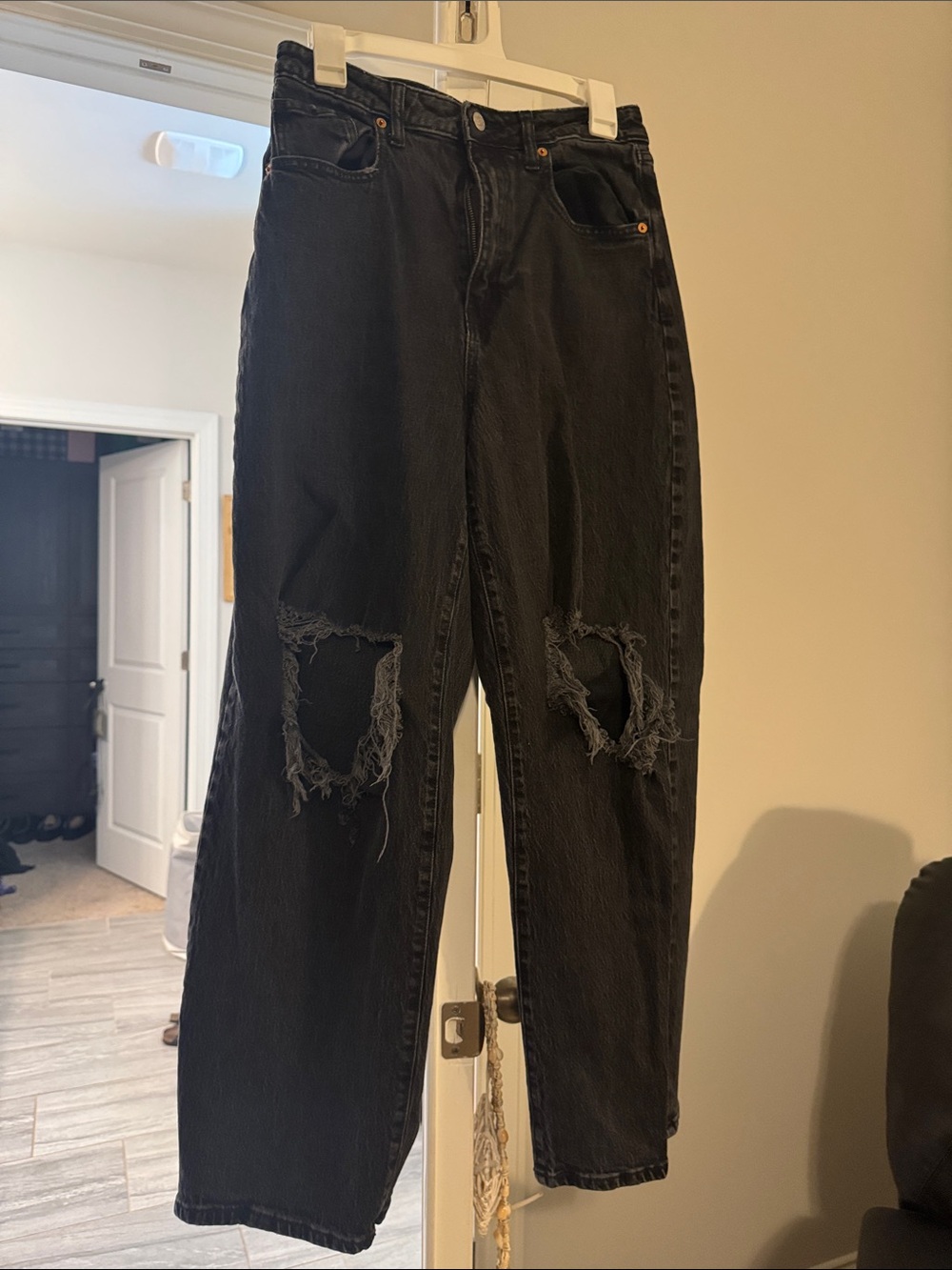 Women’s Black Straight Leg Distressed Jeans
